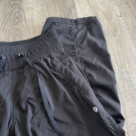 Lululemon Dance Studio Crop II Unlined 20" Black - Size: 6 - Picture 12 of 13